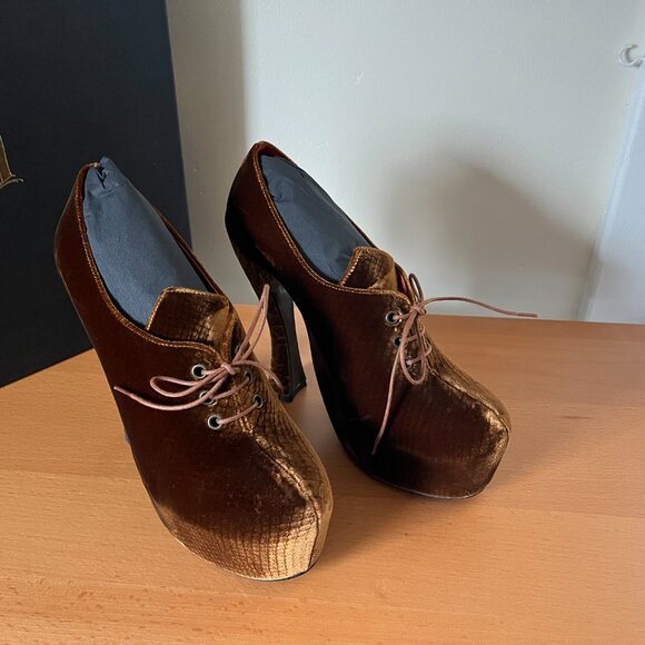 Kat Von D Natacha I gold velvet heels, snake texture - size 10 - NIB - Picture 2 of 6